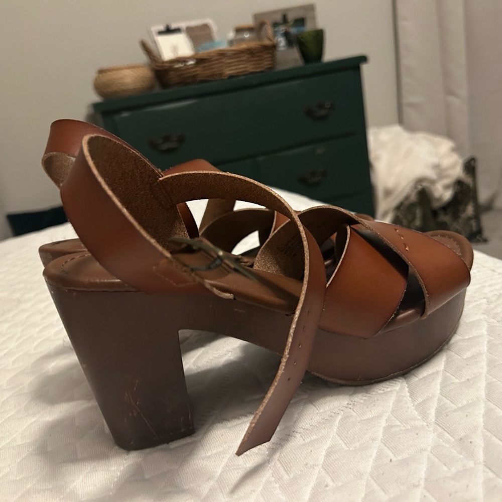 Sandal heels -size 9-a little worn but still super cute!